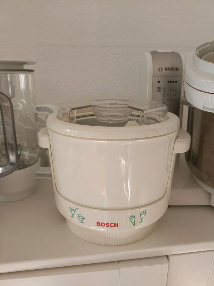 Bosch 4780/06 Küchenmaschine mit mega viel Zubehör in Kiel