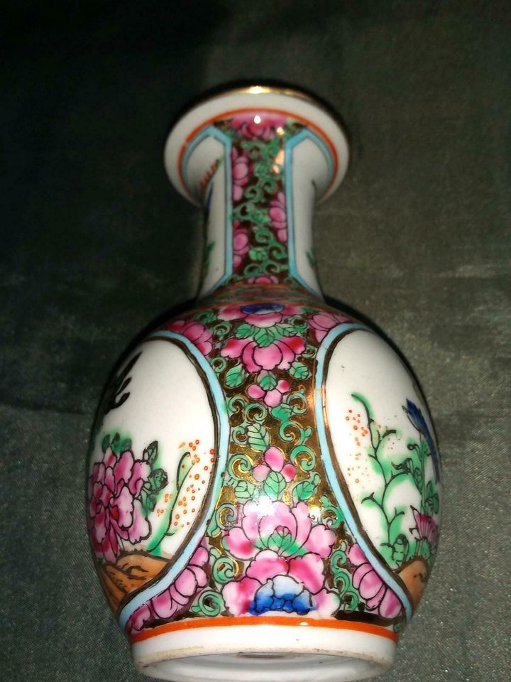 Feine Chinesische Porzellan Vase Asiatika Gemarkt Famille Rose in Schönwalde (Vorpommern)