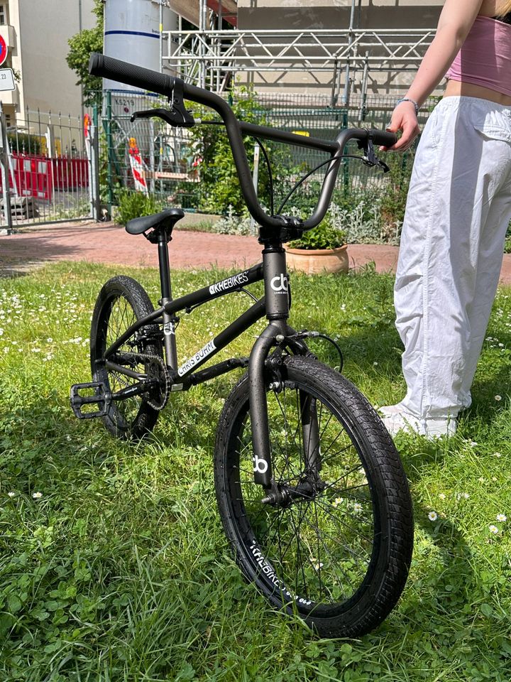 BMX Bike powered by CHRIS BÖHM * NEUWERTIG * inkl. HELM+PEGS(neu) in Leipzig