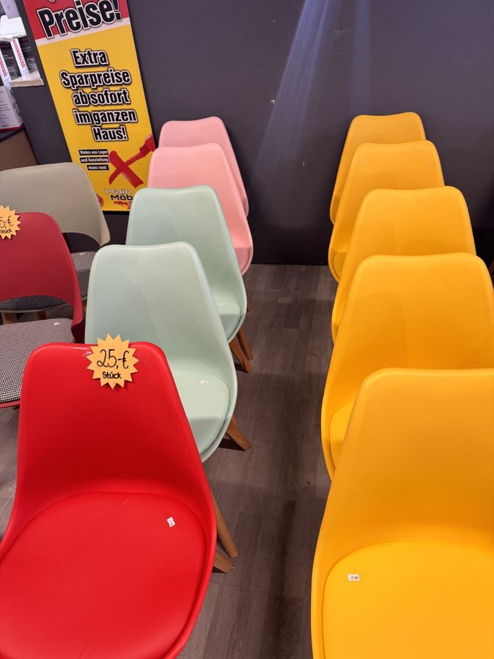Esszimmerstühle Kunststoff versch. Farben in Großheubach