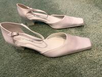 Brautschuhe weiß bei Größe 37 Brautkleid Sachsen - Rackwitz Vorschau