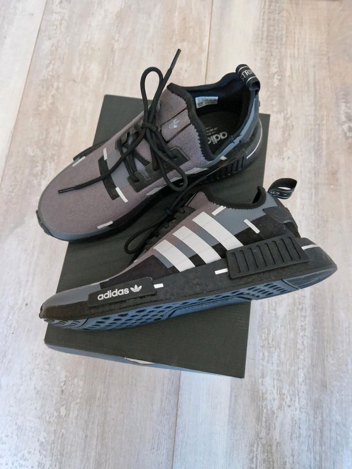 Adidas Sneaker Größe 41 1/3 in Hilden