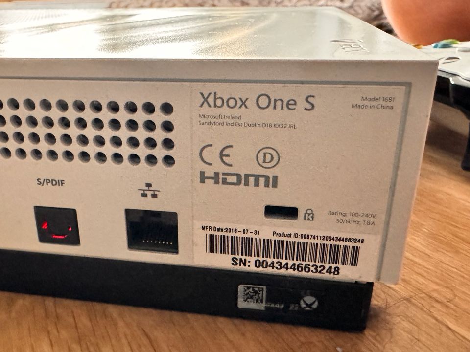 X Box One S 512 GB in Hermsdorf