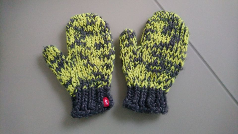 Handschuhe und Loop, edc in Dresden