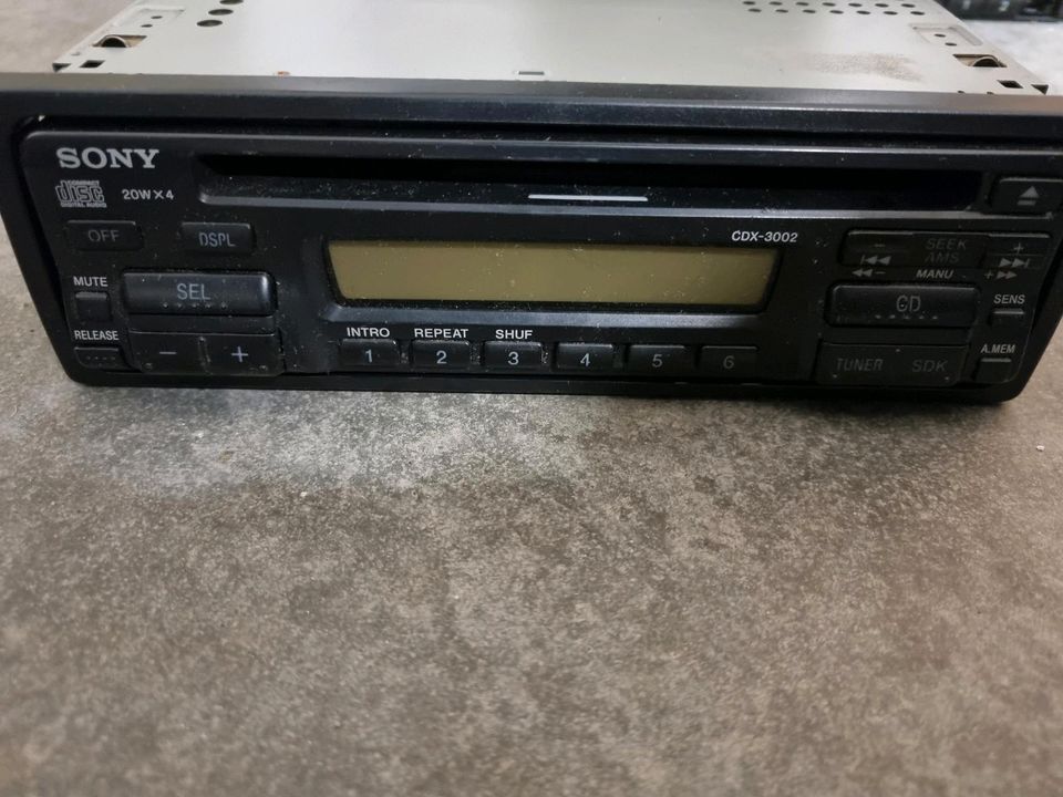 Sony CDX 3002 Radio Cd Player in Rendsburg