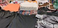 Kleiderpaket 17 Teile Gr 40 / L / 176 Hunkemöller Hilfiger Gluman Nordrhein-Westfalen - Solingen Vorschau