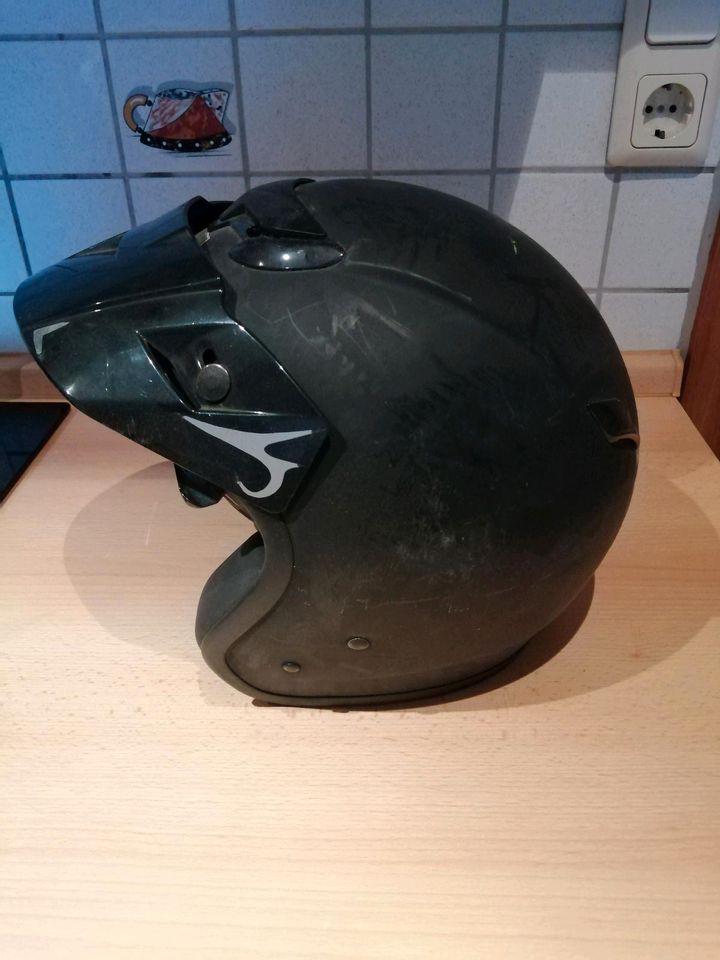 Helm mit integr. Sonnenblende in Hillscheid