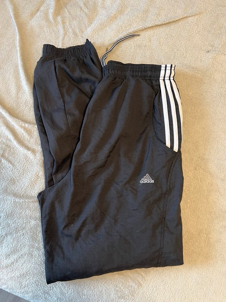 Adidas Jogging Hose 42 in Hamburg