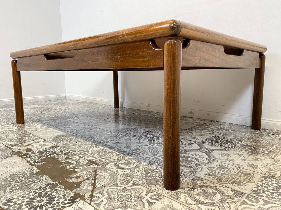 WMK Hochwertiger und sehr gut erhaltener großer und niedriger Mid-Century Couchtisch in Nußbaum von Opal Möbel # Wohnzimmertisch Coffee Table Vintage 60er 70er Design # Lieferung möglich in Berlin