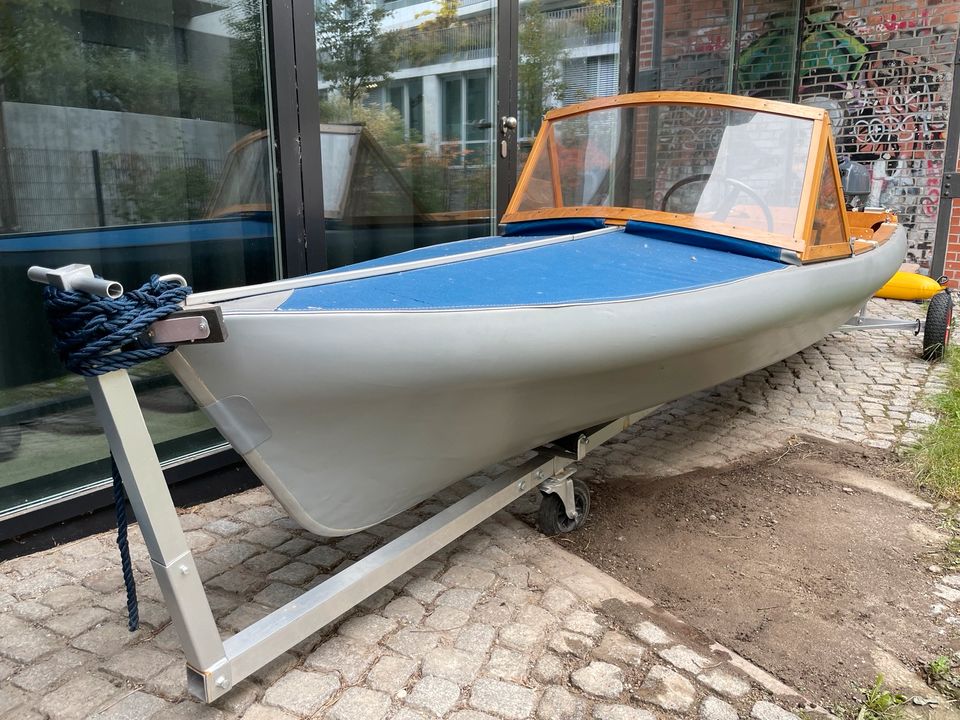 Neuwertig: Delphin 110/2 Faltboot - neuer Motor inkl. Trailer in Berlin