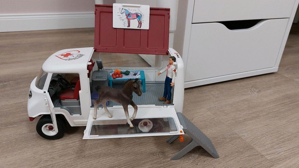 8Schleich Tierarzt Bus in Rethemer