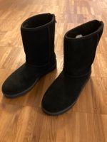 UGG Classic Short Zip Gr. 37 schwarz wie neu Nordrhein-Westfalen - Gütersloh Vorschau