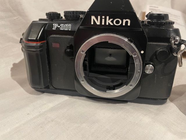 Nikon F301 mit 50 mm F1.8 mit Bedienungsanleitung in Bremen