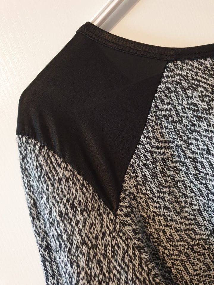 Pullover Pulli Madonna „S/M“ grau/schwarz TOP!! in Remscheid