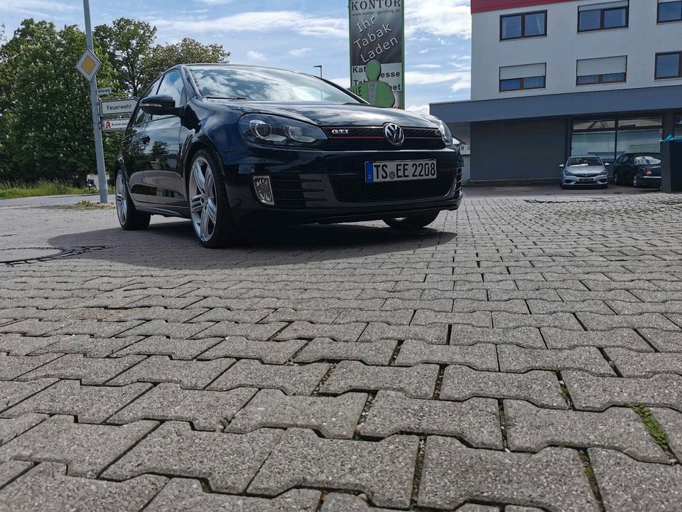 VW Golf GTI Adidas Edition *Top Zustand* in Garching an der Alz