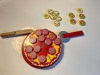 Holzpizza inkl Belag und Wechselbelag &Messer zu verkaufen Brandenburg - Brandenburg an der Havel Vorschau