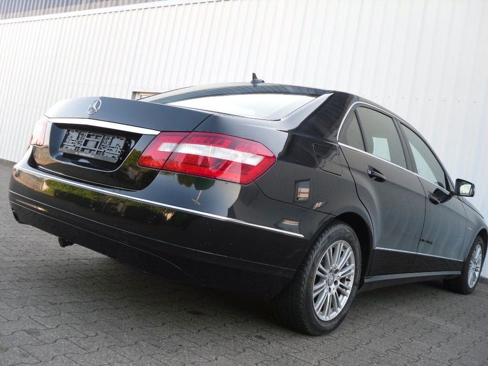 Mercedes-Benz E 200 CGI BlueEFFICIENCY ELEGANCE-AUTOMATI-NAVI in Kamp-Lintfort