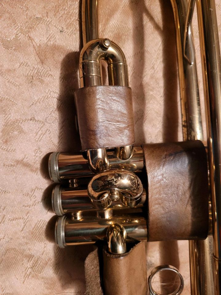 Qualität Trompete Bach 300,Guten Zustand, Koffer Mundstück in Riedenburg