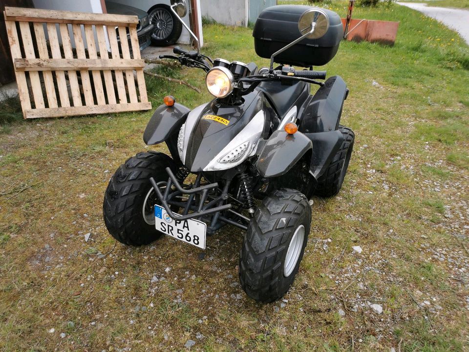 Quad mit Straßenzulassung Tseng Yao-shen in Passau