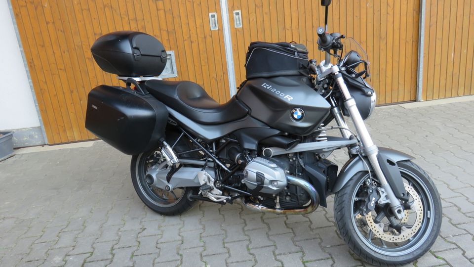 BMW R 1200 R in Rain Niederbay