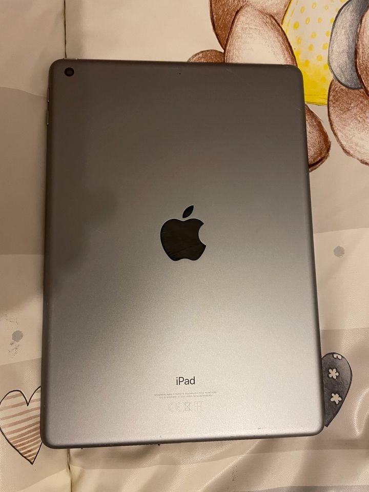 iPad 2018 64GB in Hamburg