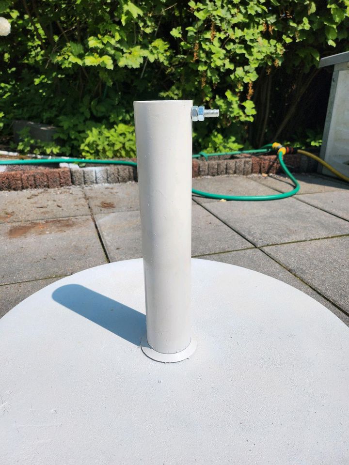 Sonnenschirmständer Weiß ca 40 kg  Breite ca. 60 cm in Schwelm