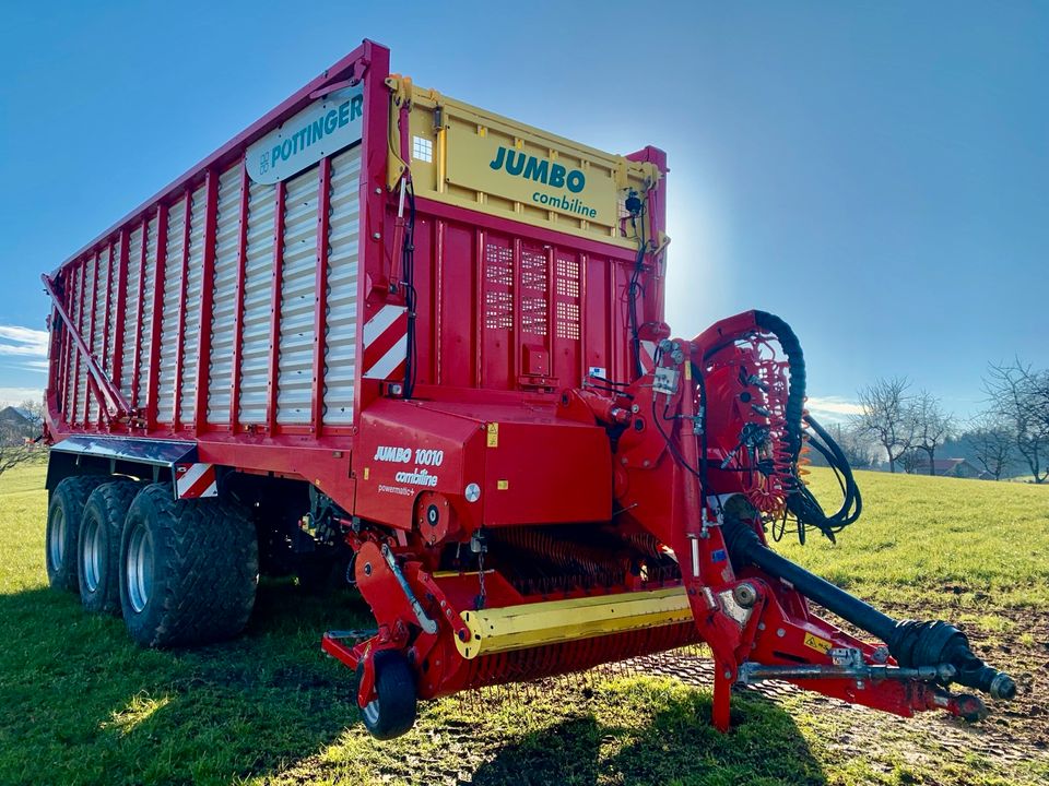 Pöttinger Jumbo 10010D Combiline Ladewagen Tridem Fahrwerk in Achberg