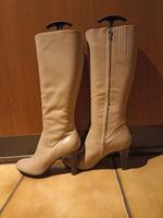 schöne Absatzstiefel Lederstiefel Beige Belmondo Größe 39 Köln - Rondorf Vorschau