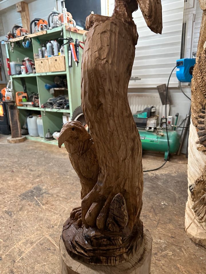 Adler, Adlerbaum, Skulptur MotorsägenCarving in Reutlingen