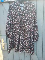 Kleid mit Blumenmuster Niedersachsen - Braunschweig Vorschau