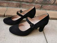 Schwarze Pumps von Unisa, Gr. 38 Köln - Merkenich Vorschau