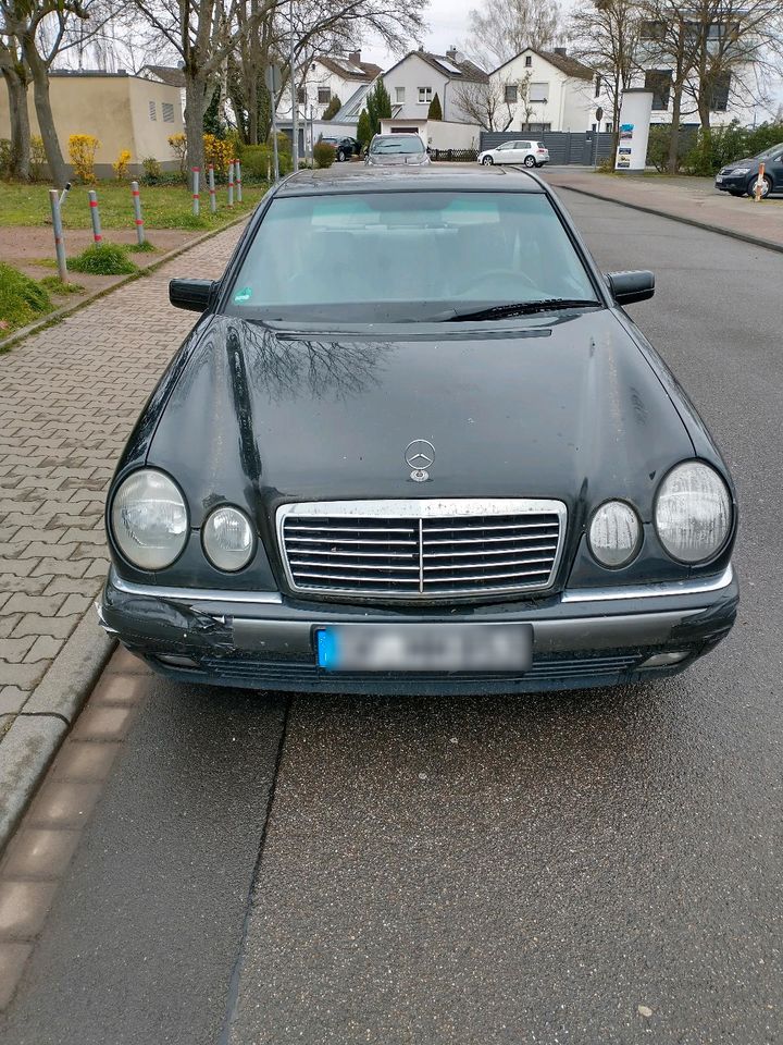 Mercedes E- Klasse 280 w210 in Seligenstadt