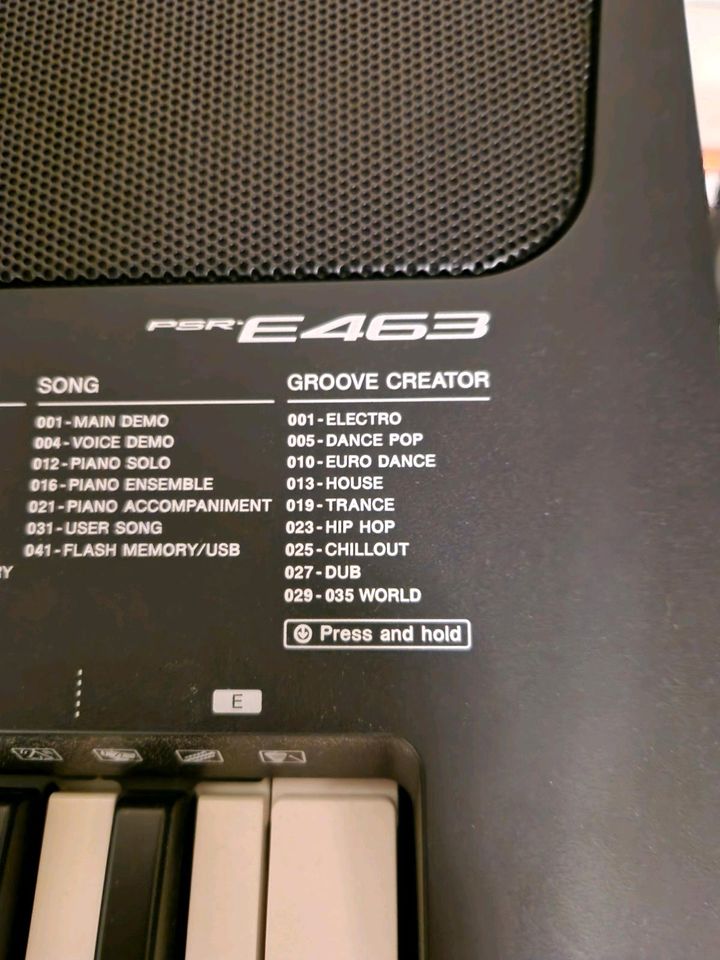 Keyboard Yamaha PSR E463 in Solingen