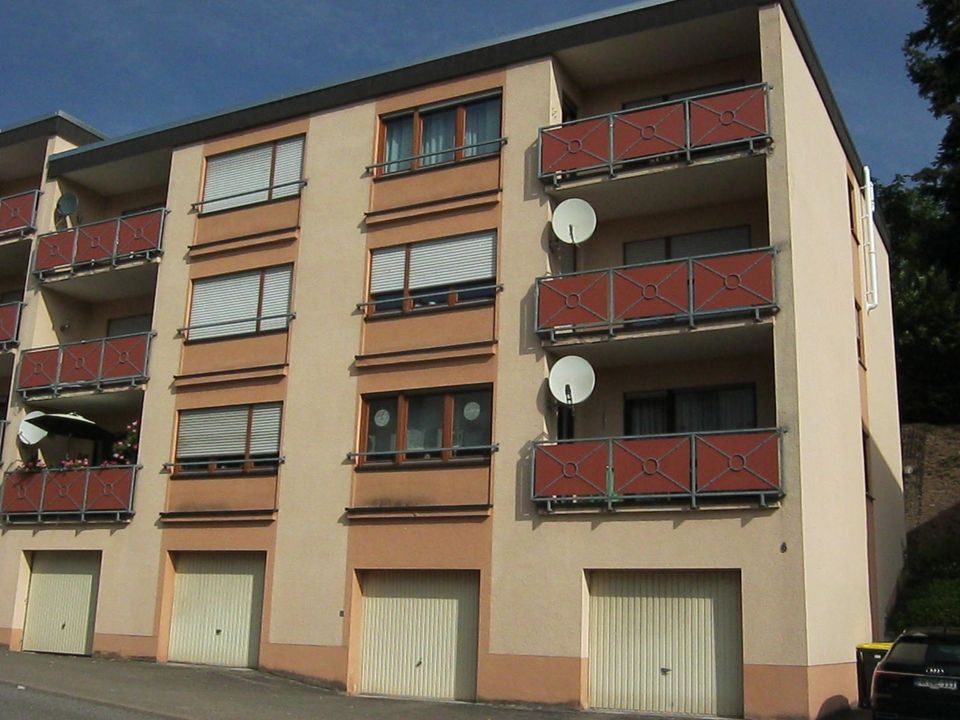 Ottweiler: gepfl. 3-ZKB, Balkon mit Einbauküche und Garage mitten in der City in Ottweiler