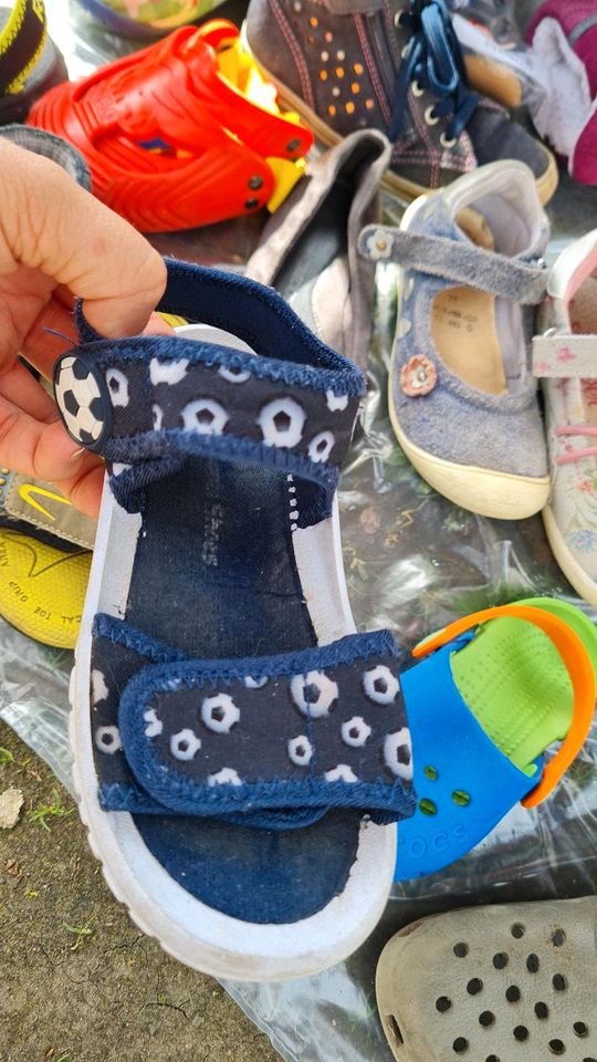 Kinderschuhe / Sandalen / Hausschuhe für Jungs & Mädchen 19-35 in Velbert