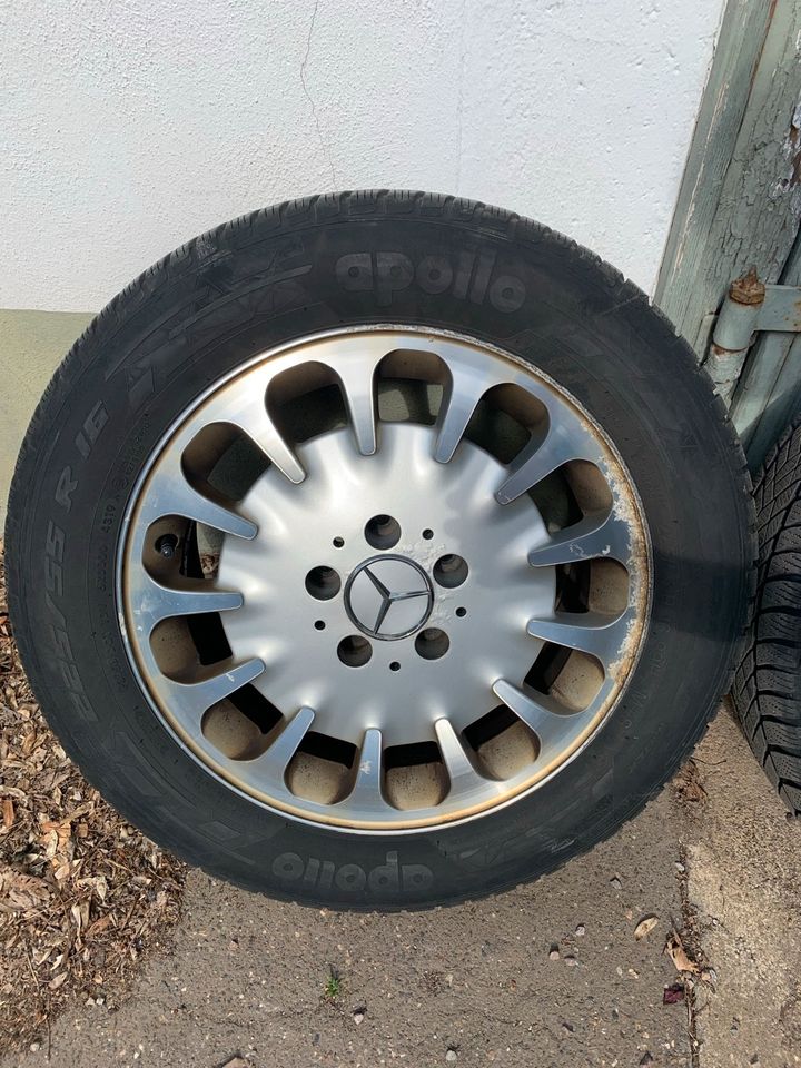 Mercedes W211 Gullideckel Räder, Felgen mit Winterbereifung in Erfurt