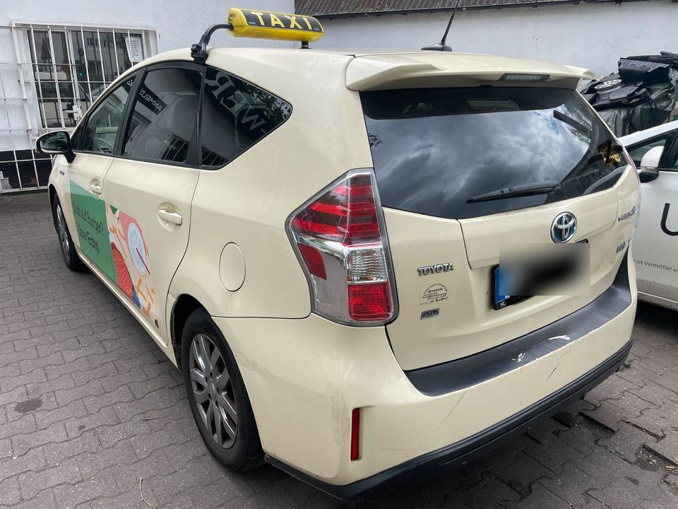 Toyota Prius plus Taxi in Berlin
