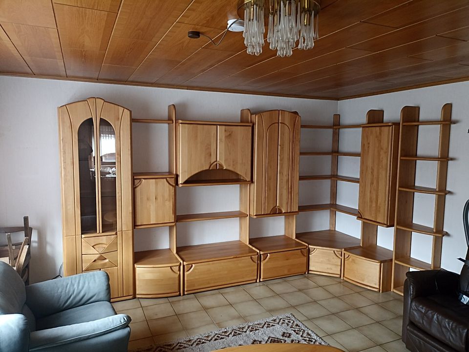 Wohnwand Wohnzimmerschrank Couchtisch Wohnzimmertisch in Giebelstadt