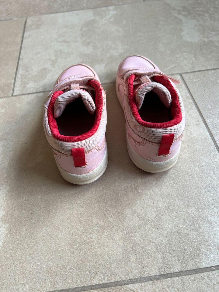 Nike Turnschuhe Gr. 31 rosa Klett in Berlin