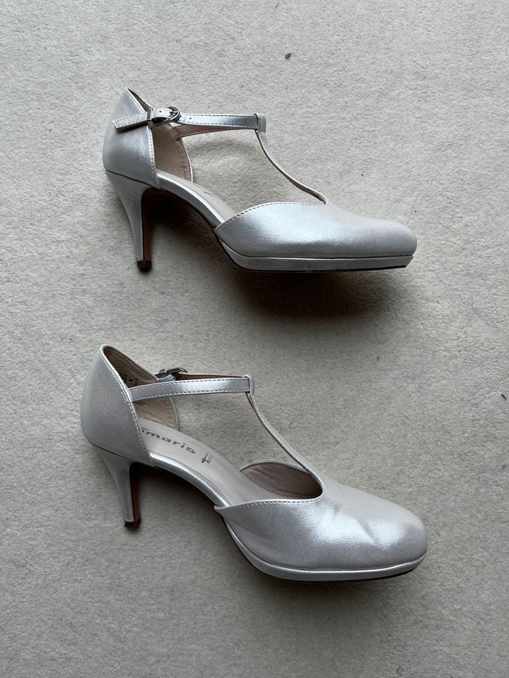 Tamaris Pumps mit Riemen in weiß Gr. 40 Brautschuh Hochzeit in Lindewerra