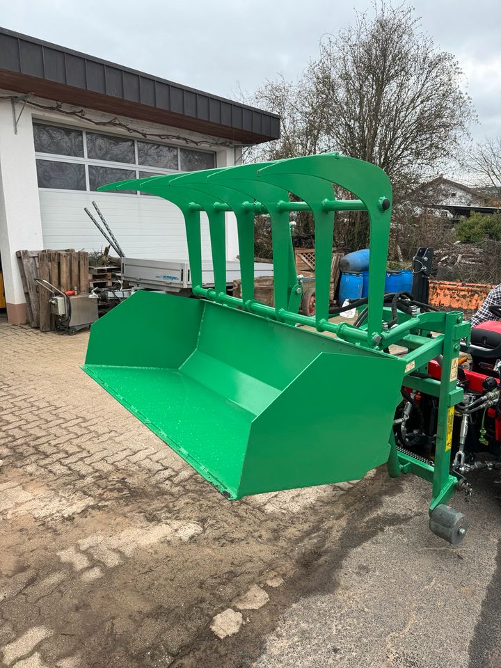 Hecklader für Traktor 3 Punkt Stapler Schaufel in Schweigen-Rechtenbach