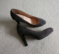 Neue Buffalo Heels, Gr. 41 grau Niedersachsen - Hodenhagen Vorschau