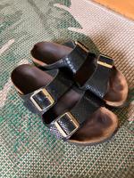 Birkenstocks schwarz mit goldener Schnalle Rheinland-Pfalz - Mainz Vorschau