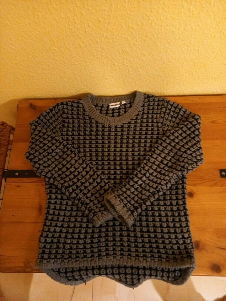 2 Strickpullover weiß schwarz grau  Mädchen Damen Größe 164 in Großpösna