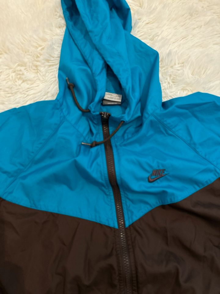 Nike Laufjacke gr S in Hamburg