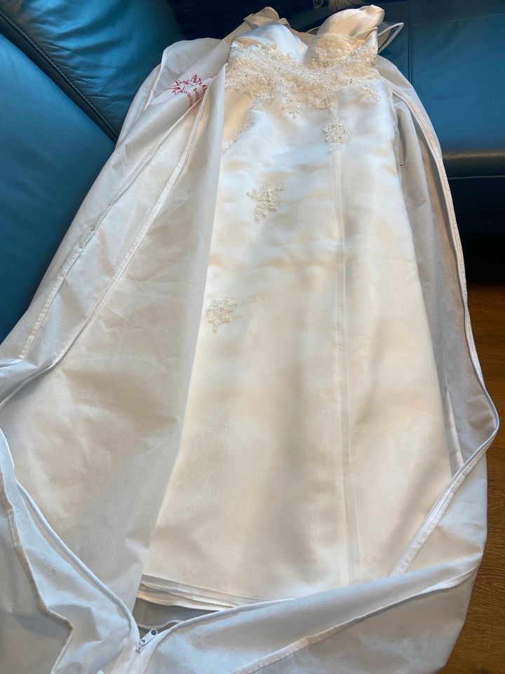 Brautkleid Hochzeitskleid Amélie wie neu gereinigt Gr 42-44 in Aresing