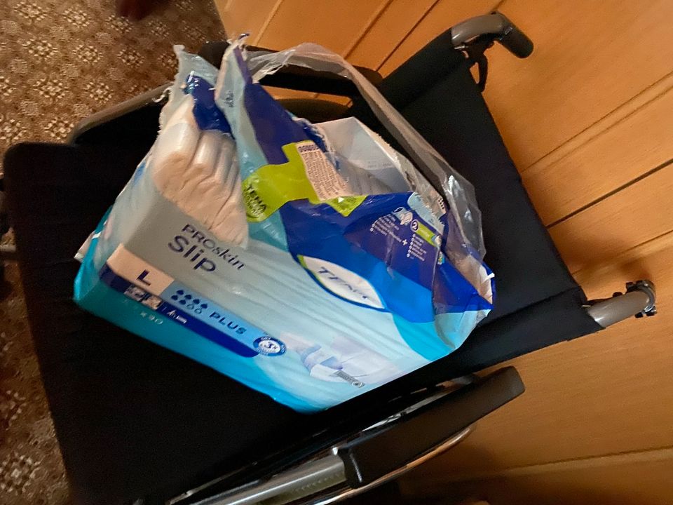 TENA Slip Plus Large 4 Packungen je 30 Stück in Cuxhaven