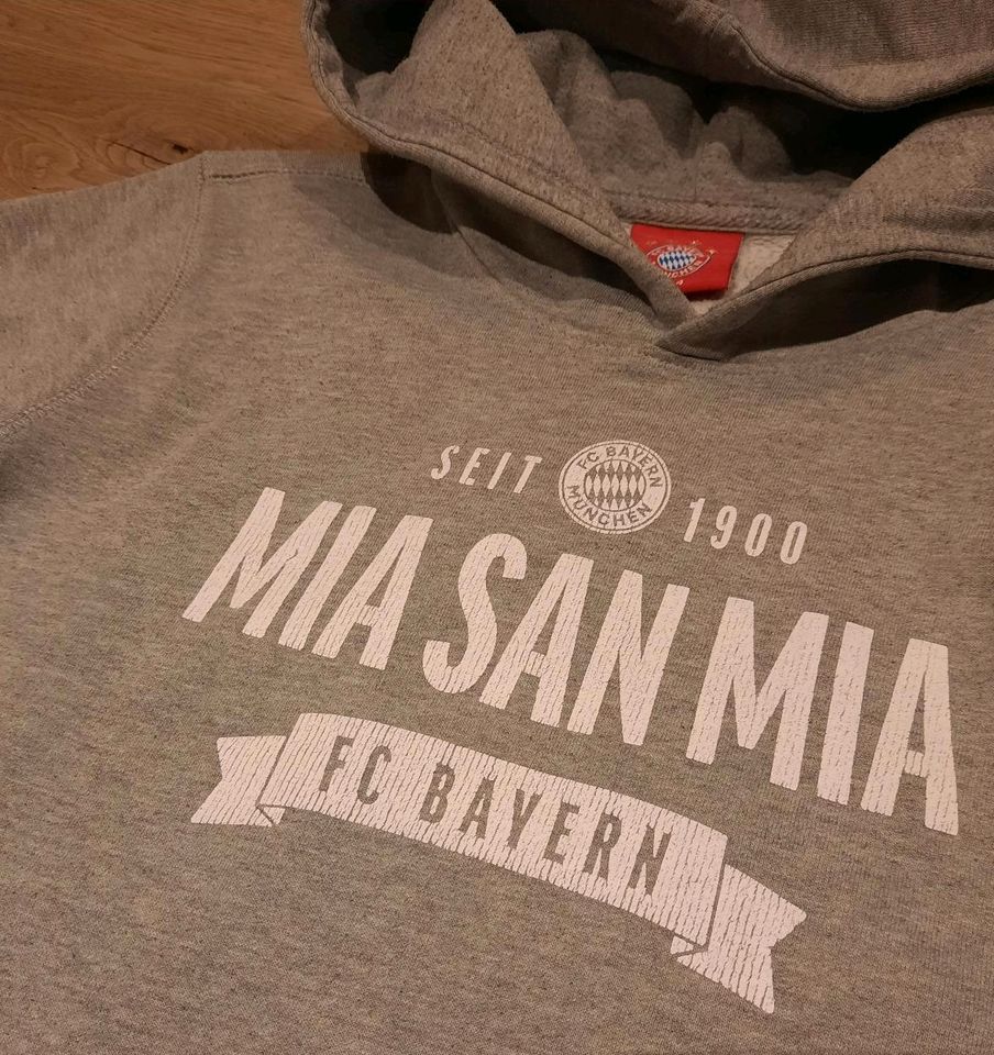 Hoodie FC Bayern MIA SAN MIA Gr. 164 in Simbach