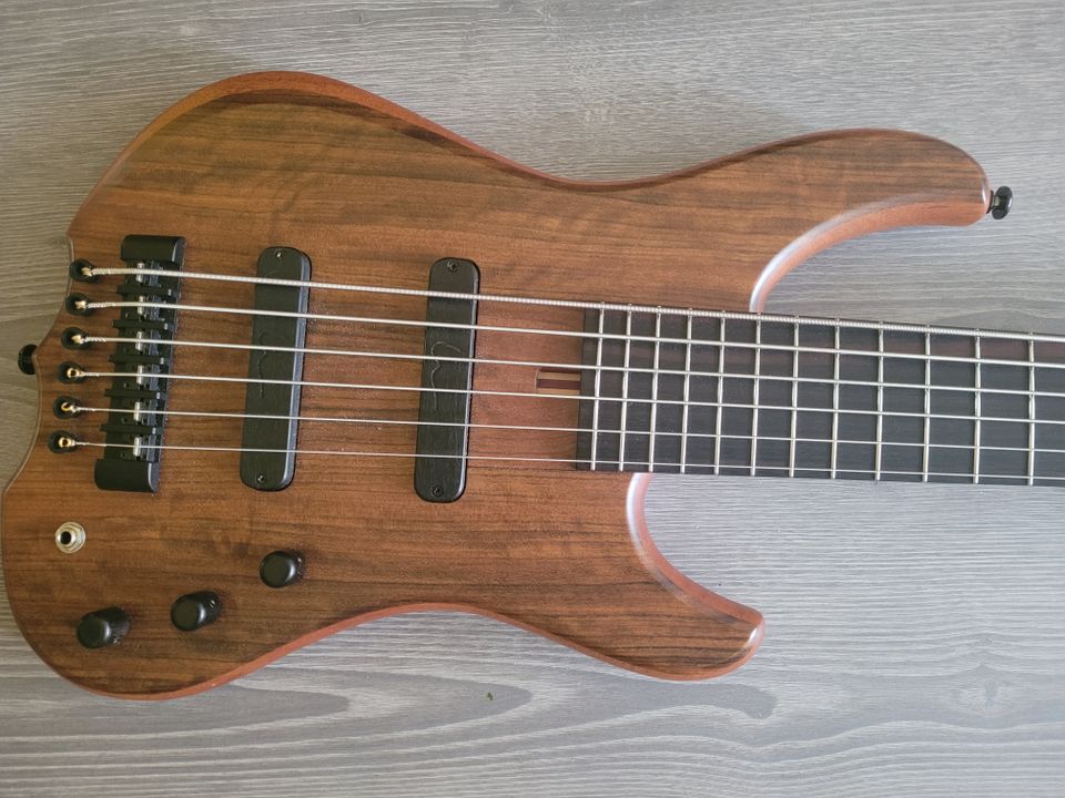 Highend Bass  UNICORN Ozellman 6 Custom in Hamburg