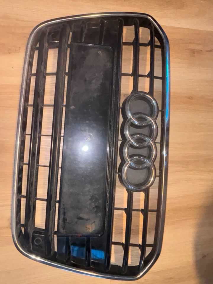 Audi A6 Kühlergrill 4G0 853 653 in Wiesbaden